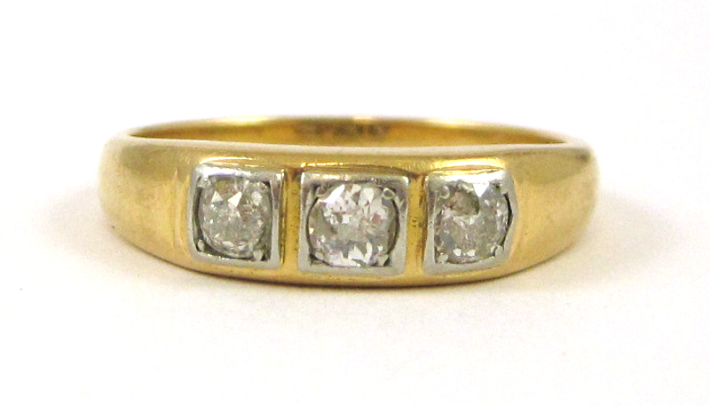 Appraisal: DIAMOND AND EIGHTEEN KARAT GOLD RING set with three Old