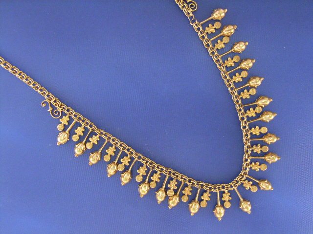 Appraisal: A vintage ct gold fringe necklace length cm gms