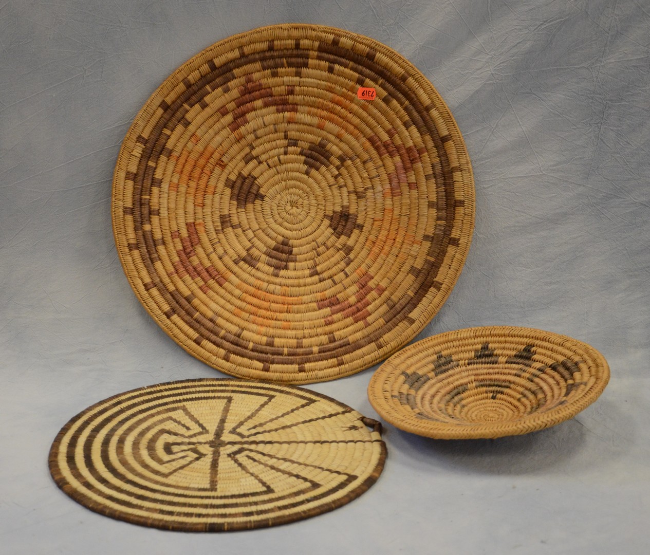 Appraisal: Native American baskets largest Navajo dia