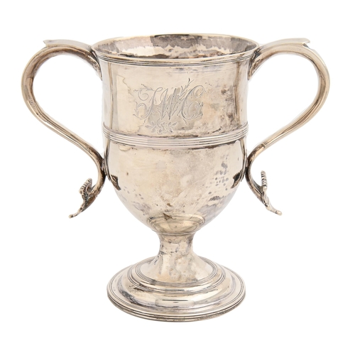 Appraisal: A George III silver cup with reeded girdle and scroll