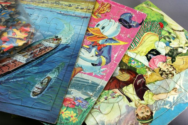 Appraisal: A quantity of assorted jigsaw puzzles inprinted paper on cardboard