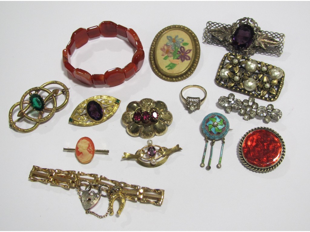 Appraisal: Lot comprising Victorian yellow metal stone set brooches gate bracelet