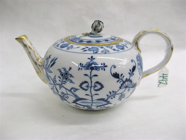 Appraisal: A MEISSEN BLUE ONION PORCELAIN TEAPOT having blue design on