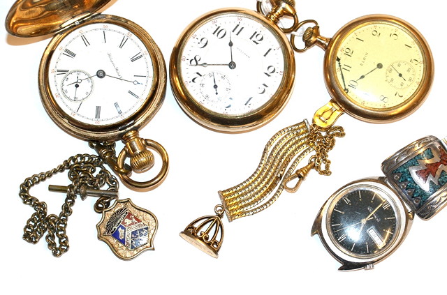 Appraisal: A WALTHAM RAILWAYMANS POCKET WATCH with white enamel dial Arabic