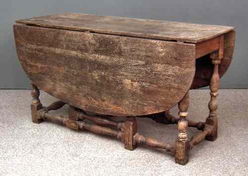 Appraisal: An old oak gateleg table with rounded leaves on baluster