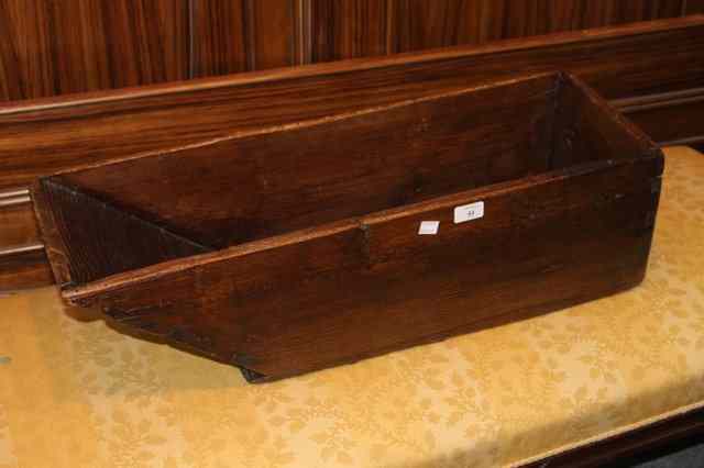 Appraisal: A TH CENTURY PINE BOX of simple form with shaped