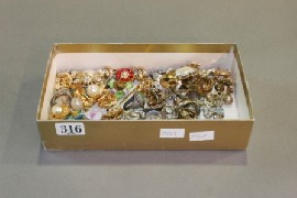 Appraisal: Box of retro clip-on earrings hatpins and rings