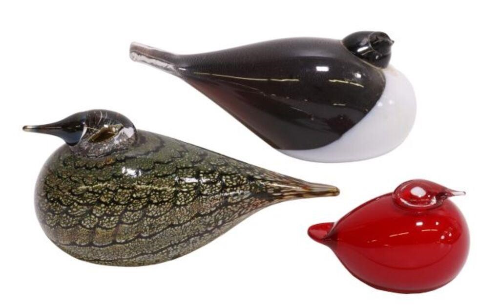 Appraisal: lot of Art glass bird sculptures designed by Oiva Toikka