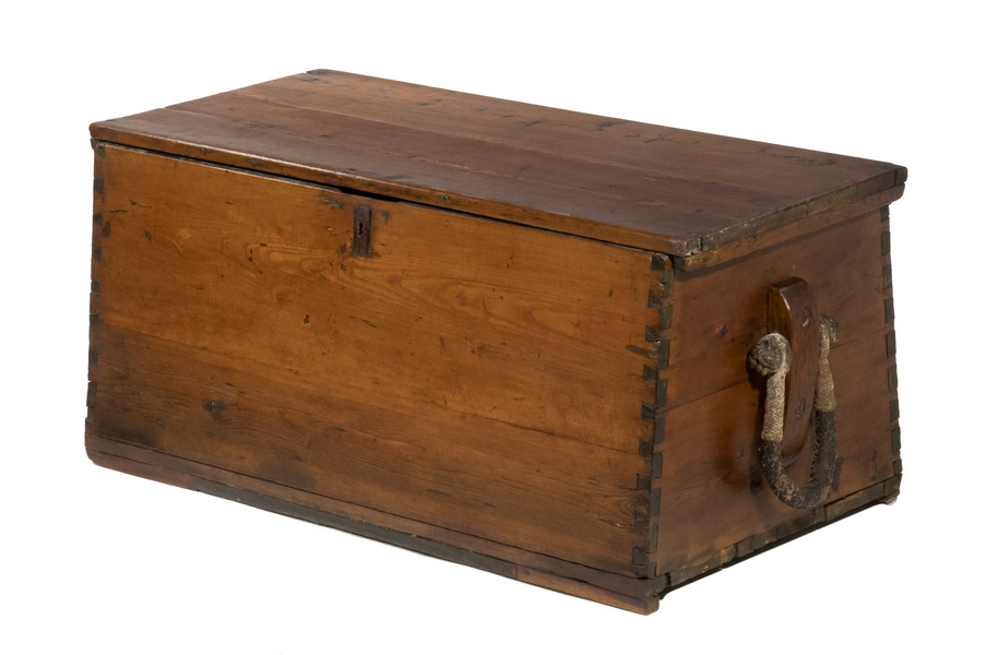 Appraisal: SAILOR'S TRUNK WITH BECKETS th c Pine Sea Trunk with