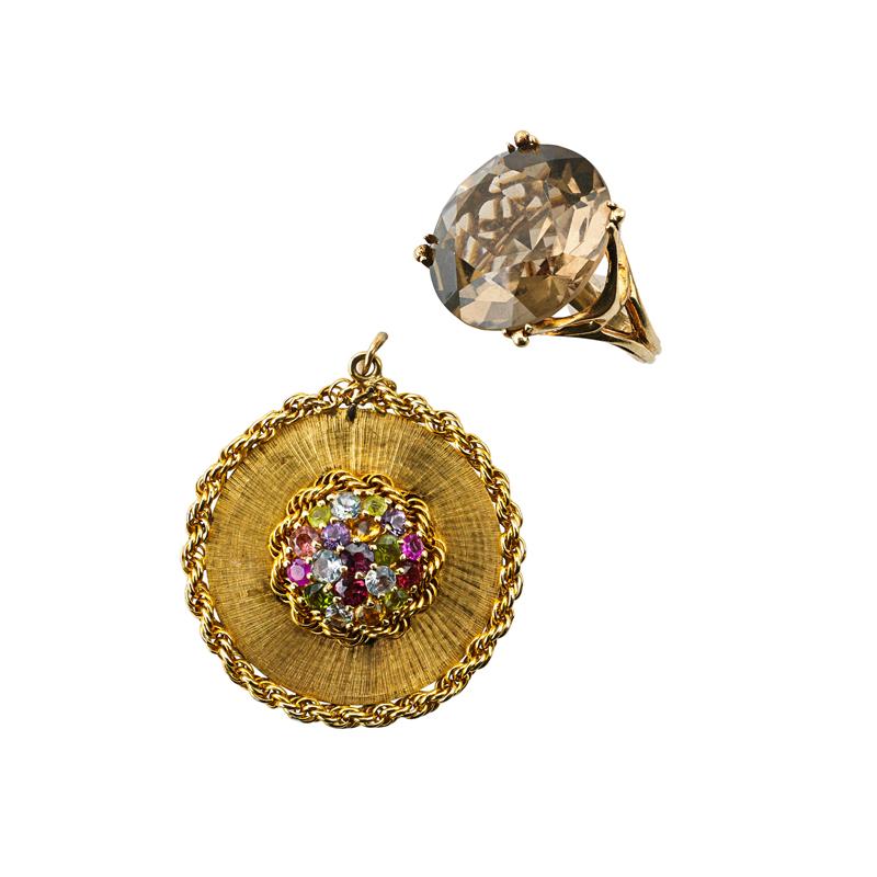 Appraisal: TWO PIECES YELLOW GOLD GEM-SET JEWELRY Circular textured pendant with