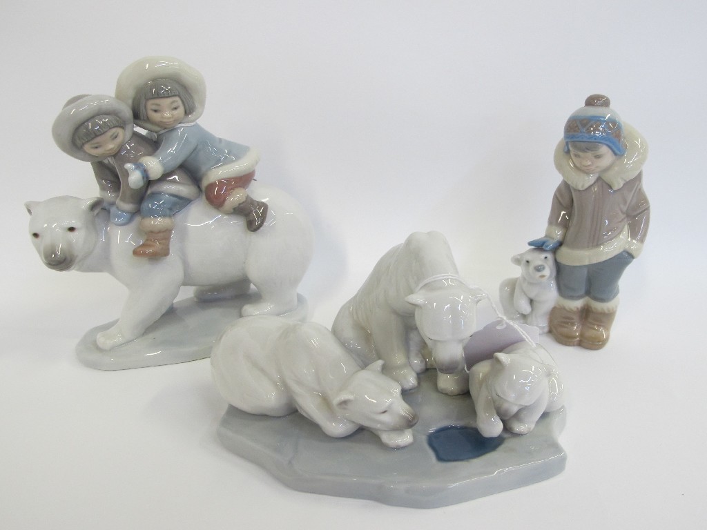 Appraisal: Three Lladro groups of Eskimo children and polar bears