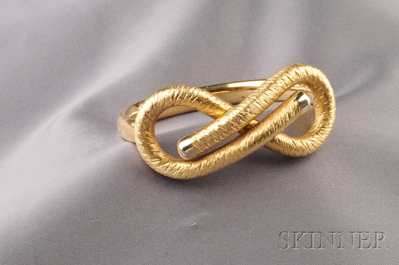 Appraisal: kt Gold Bracelet the hinged bangle centering a textured knot