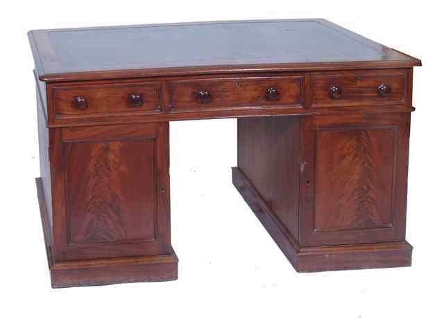 Appraisal: A VICTORIAN MAHOGANY PEDESTAL PARTNERS DESK with leather inset top