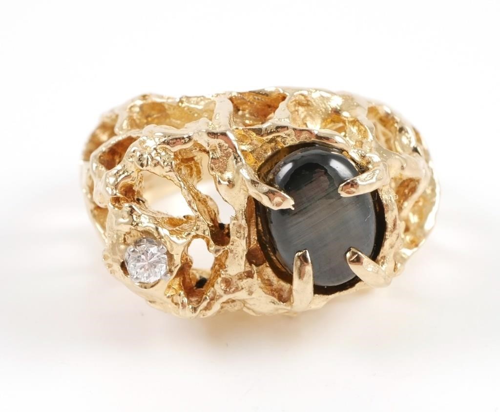 Appraisal: K yellow gold ring contains one cabochon black star sapphire