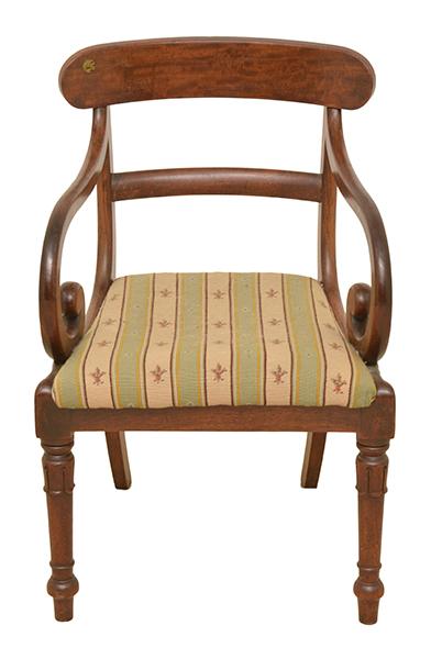 Appraisal: A WILLIAM IV MAHOGANY CARVER CHAIR with a bowed spade