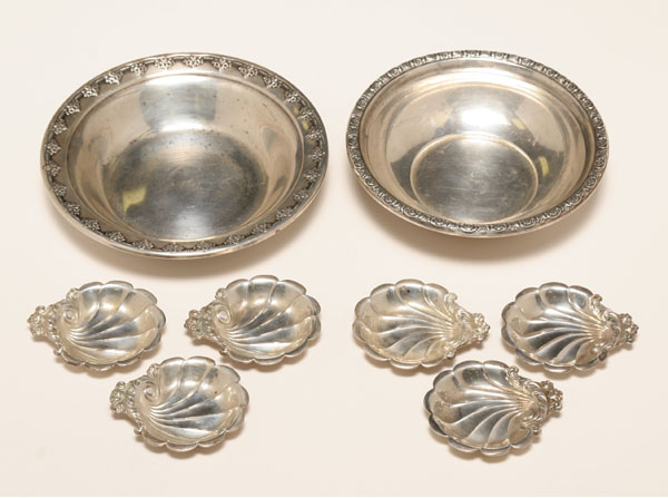 Appraisal: Lunt sterling silver nut dishes Reed Barton and Int'l bowls