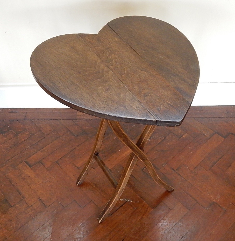 Appraisal: A stained beech heart shaped coaching style folding table