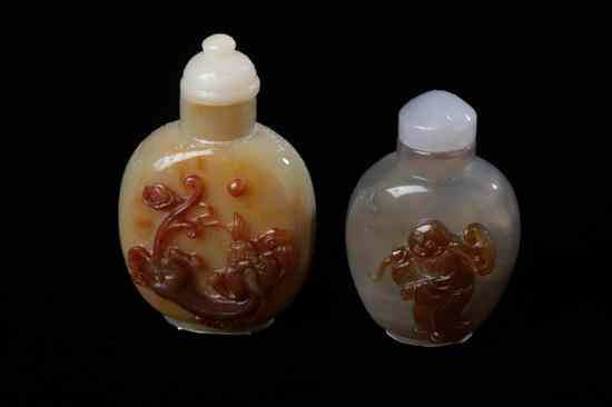 Appraisal: TWO CHINESE CAMEO AGATE SNUFF BOTTLES th century Each of