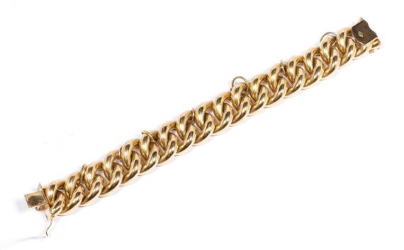 Appraisal: GOLD BRACELET Yellow gold g Casual-elegant half-solid round curb-link bracelet