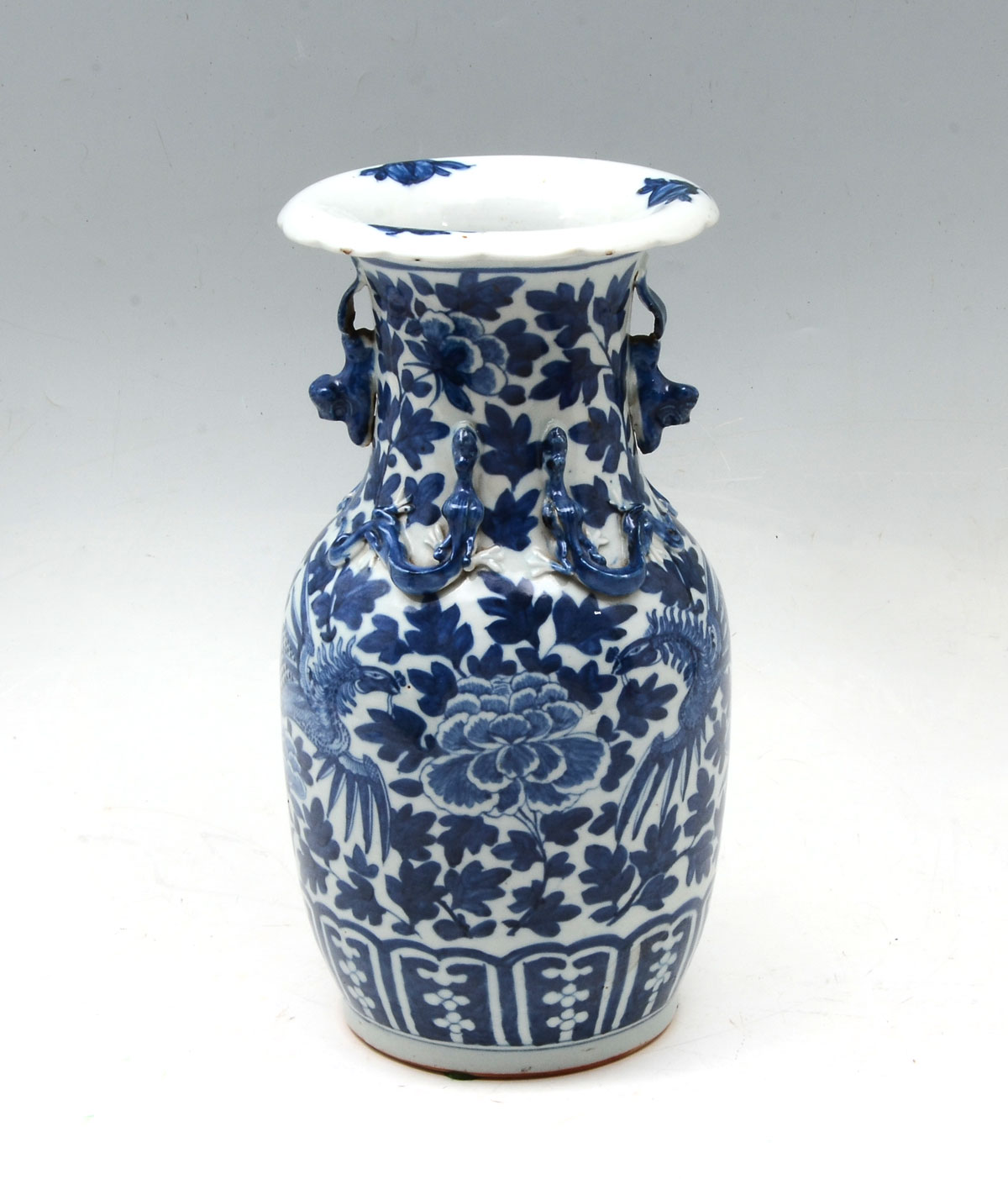 Appraisal: LATE QING DYNASTY PORCELAIN VASE Blue white Chinese vase having