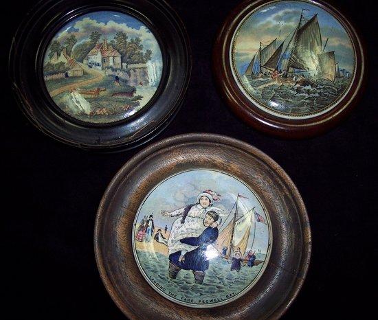 Appraisal: A Prattware pot lid Hauling the Trawl another Landing the