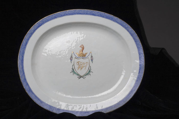 Appraisal: CHINESE EXPORT PORCELAIN OVAL CRESTED PLATTER The crest of a