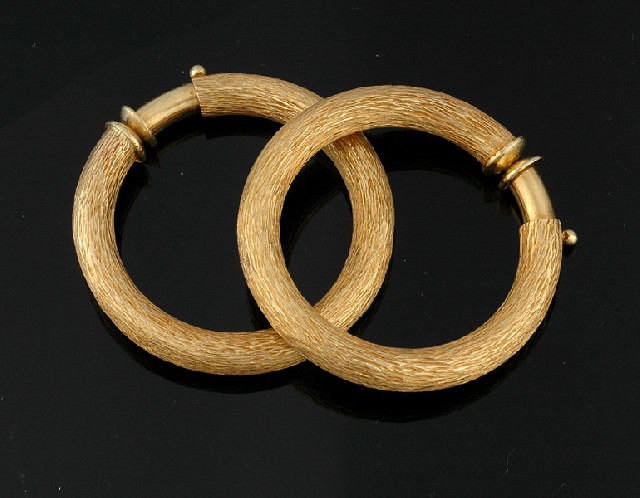 Appraisal: A PAIR OF ITALIAN GOLD HOOP EARRINGS The ct gold