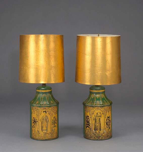 Appraisal: A pair of English chinoiserie decorated t le tea canisters