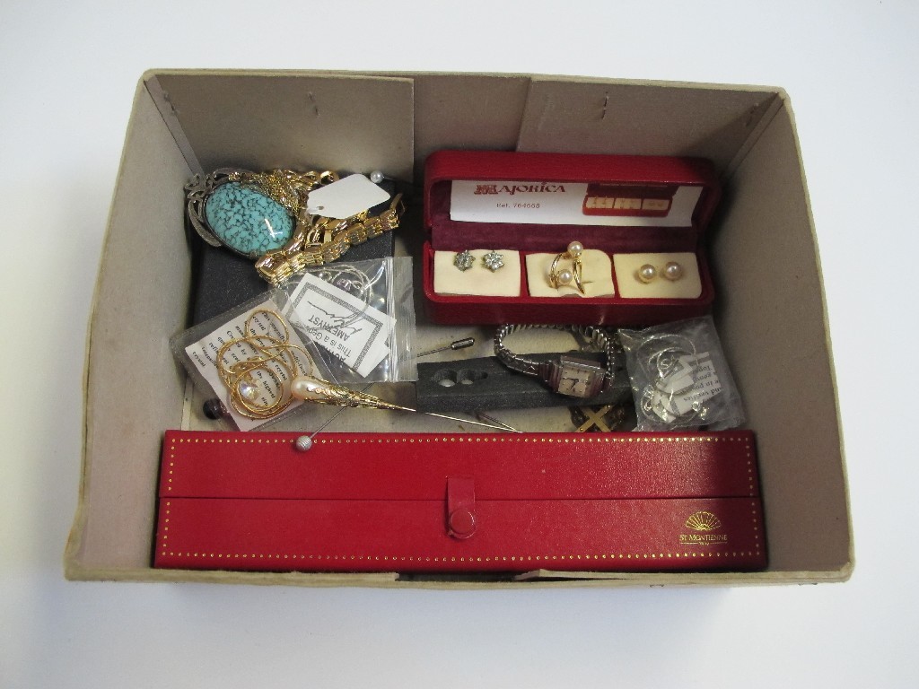 Appraisal: A box of costume jewellery - pearl pendants and chains