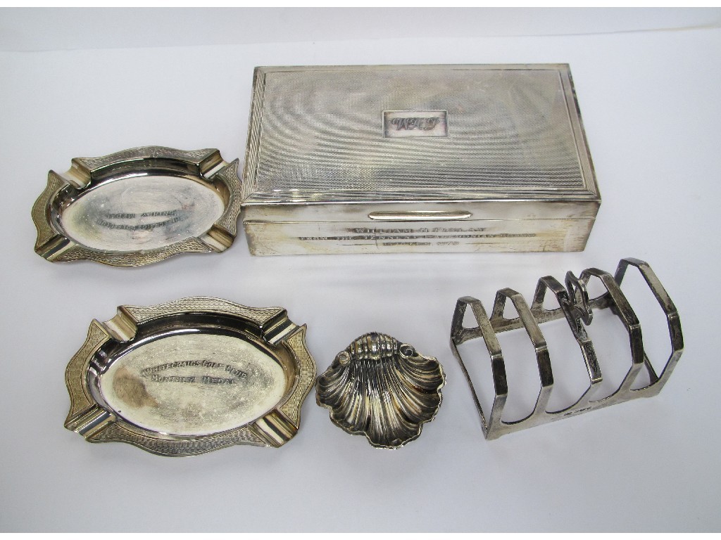 Appraisal: A lot comprising a silver cigarette box toastrack shell shaped