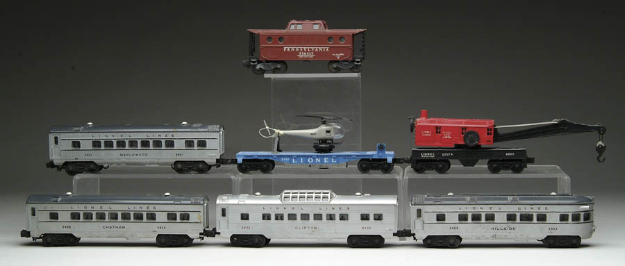 Appraisal: LOT OF LIONEL O GAUGE PASSENGER AND FREIGHT CARS All