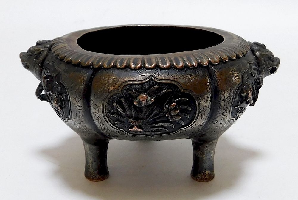 Appraisal: Chinese Qing Dynasty Bronze Tripod Censer China Qing Dynasty Lobed