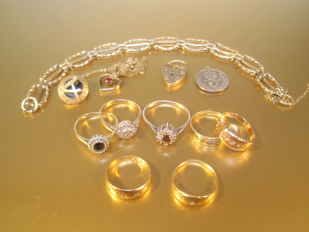 Appraisal: A quantity of ct and other grade small jewellery items