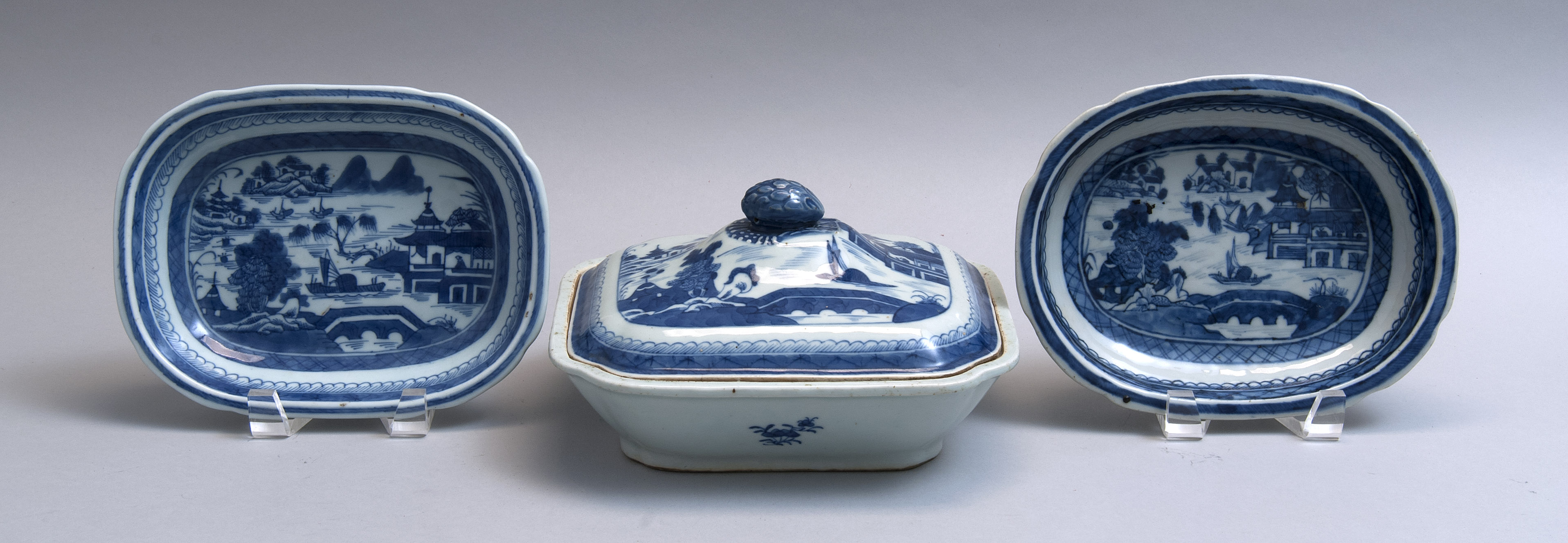 Appraisal: THREE PIECES OF CHINESE EXPORT BLUE AND WHITE CANTON PORCELAIN