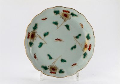 Appraisal: A set of five Japanese dishes with foliate rims each