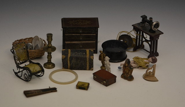 Appraisal: A small collection of miscellaneous doll's house itemsincluding a chest