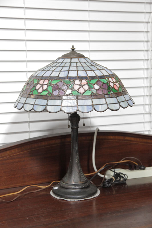 Appraisal: LEADED GLASS TABLE LAMP Stepped base of tapered form with