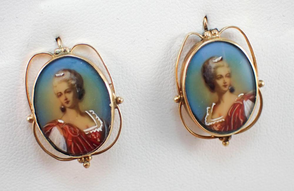 Appraisal: PAIR OF FOURTEEN KARAT GOLD MINI PORTRAIT EARRINGS each k