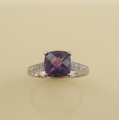 Appraisal: An amethyst and diamond dress ring set with a faceted