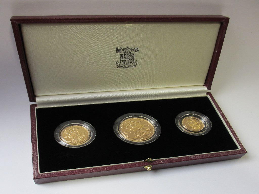 Appraisal: A United Kingdom gold proof set comprising sovereign and half