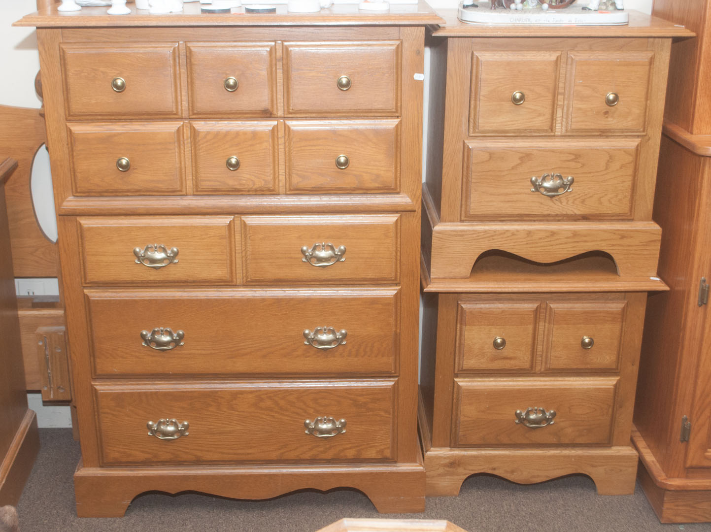 Appraisal: Federal style oak five-piece bedroom set comprising dresser bureau queen-size