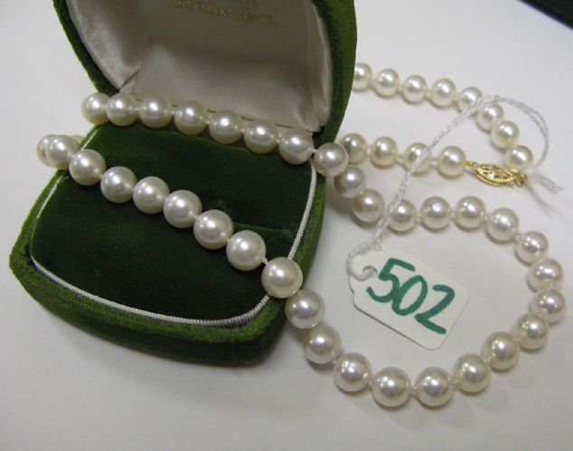 Appraisal: PEARL AND FOURTEEN KARAT GOLD NECKLACE with well matched round