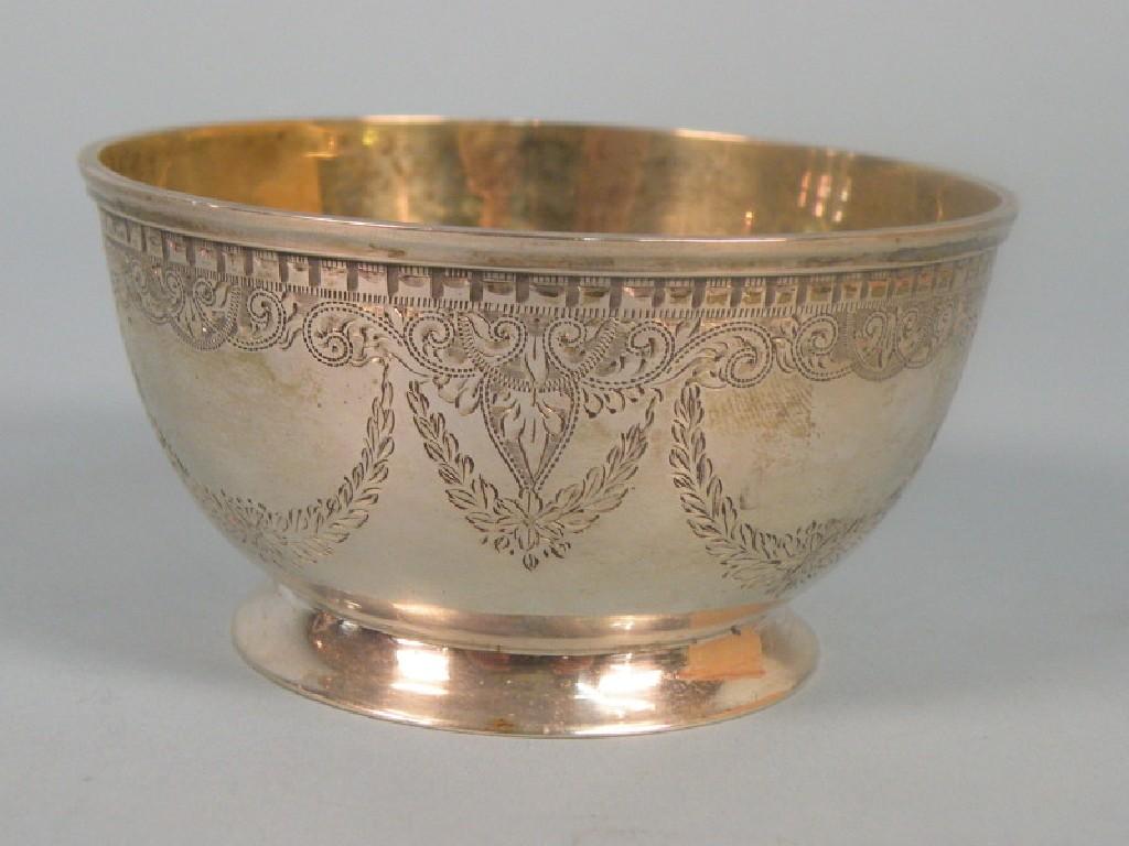 Appraisal: A Victorian silver sugar bowl with a gilt interior engraved