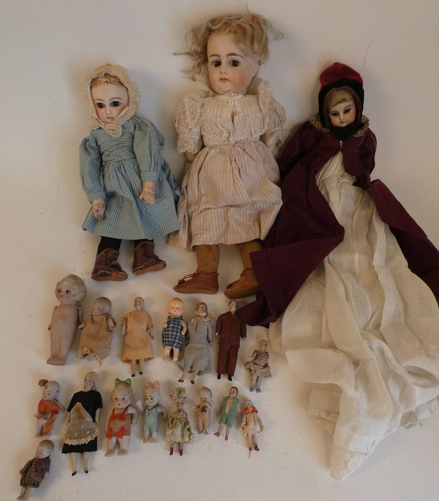 Appraisal: LOT ANTIQUE BISQUE DOLLS MINI DOLLS Includes bisque head fashion