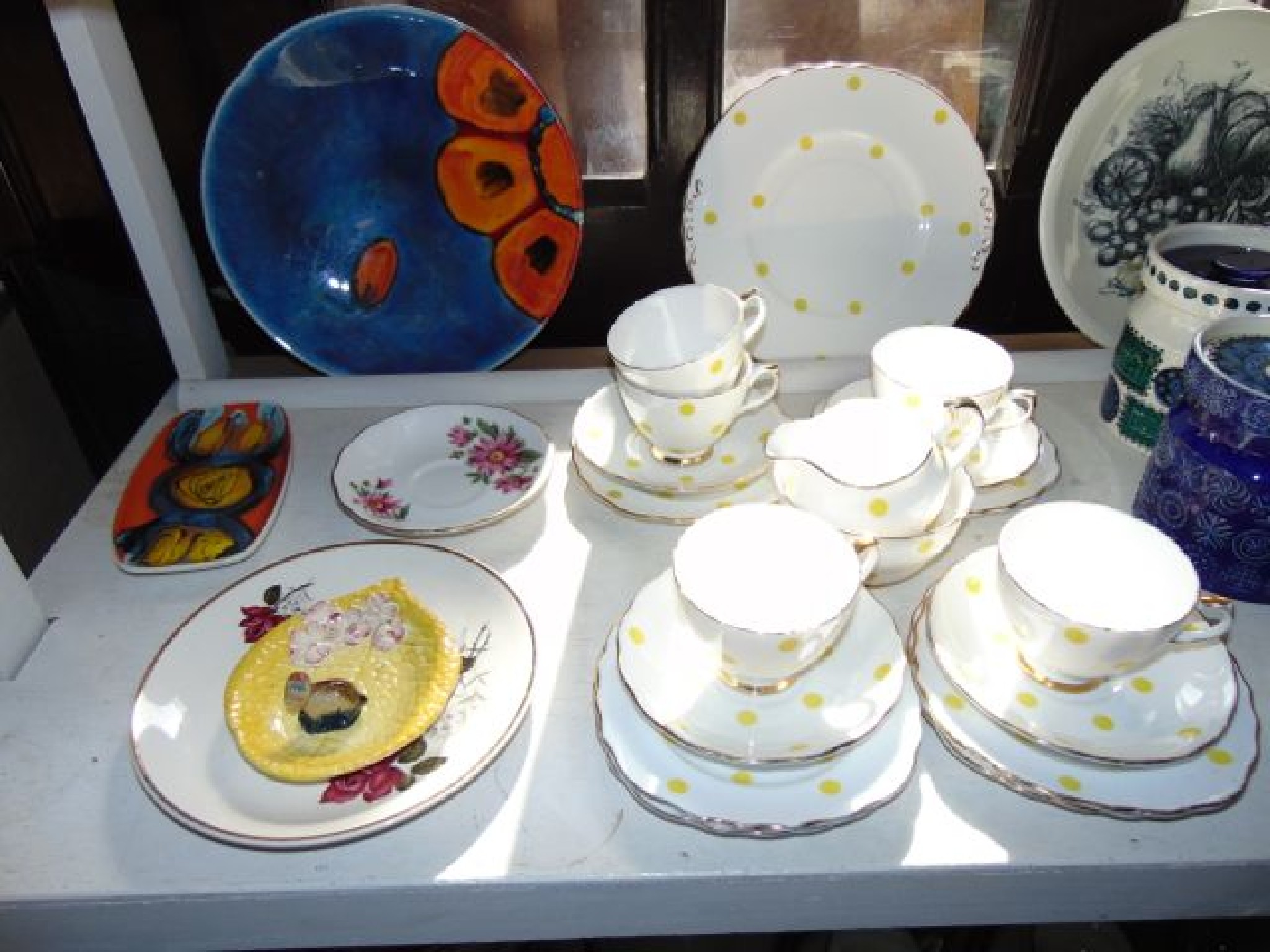 Appraisal: A collection of Royal Vale tea wares with yellow spotted