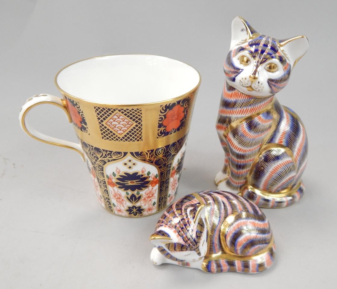 Appraisal: Three items of Royal Crown Derby porcelain a standing cat