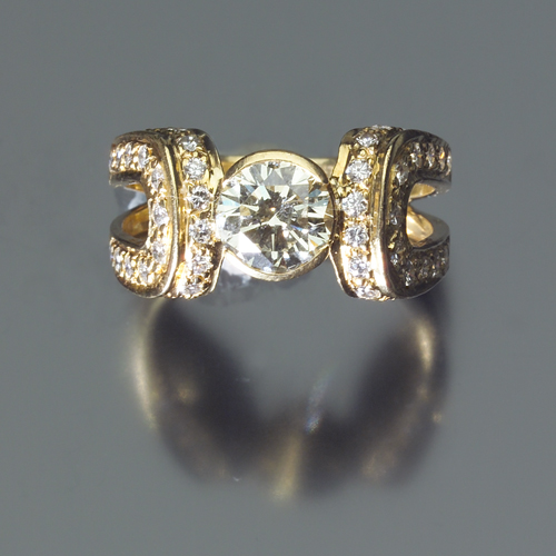 Appraisal: Ladies diamond ring in k yellow gold with a circular