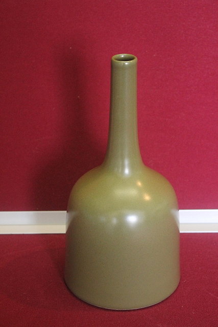 Appraisal: A CHINESE TEA DUST GLAZE PORCELAIN BOTTLE VASE Yongzheng seal