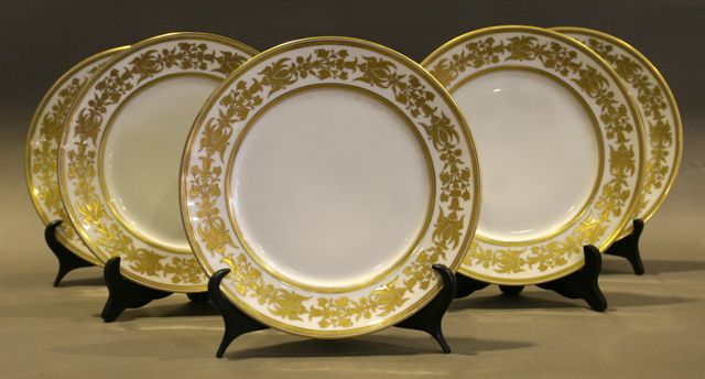 Appraisal: A set of twelve Theodore Haviland Limogues dinner plates