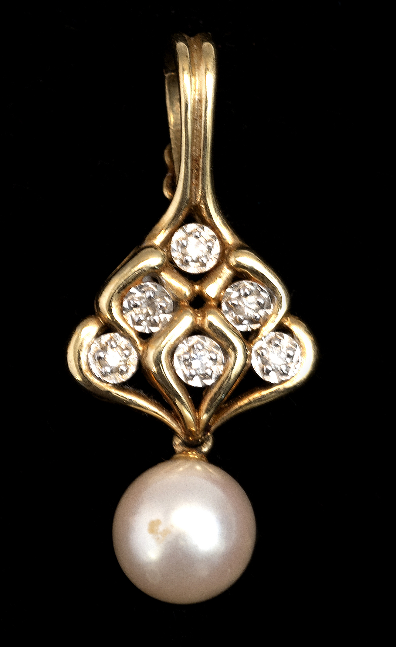 Appraisal: KT YELLOW GOLD DIAMOND AND PEARL PENDANT A mm pearl